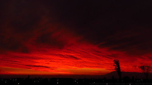 sunset clouds cloud twilight night exploration explorer explore discovery discover traveller travel adventurer adventure photographer amateur world earth landscape land mountain hill trees tree sky air place suburban suburbs suburb sprawl buildings home streetphotography street moment autumm april afternoon dusk