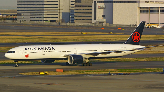 Boeing 777-333/ER, C-FIUR, Air Canada