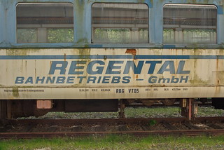 VT05 der Regentalbahn am Bf Vichtach _f