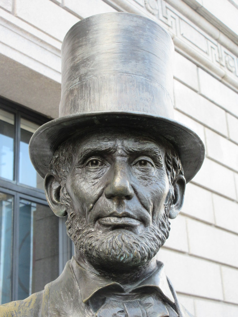 Abraham Lincoln Bronze Statue Steps NY Historical Society 8682