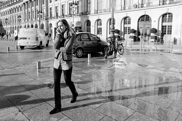La femme aux bottes chez place Vendôme