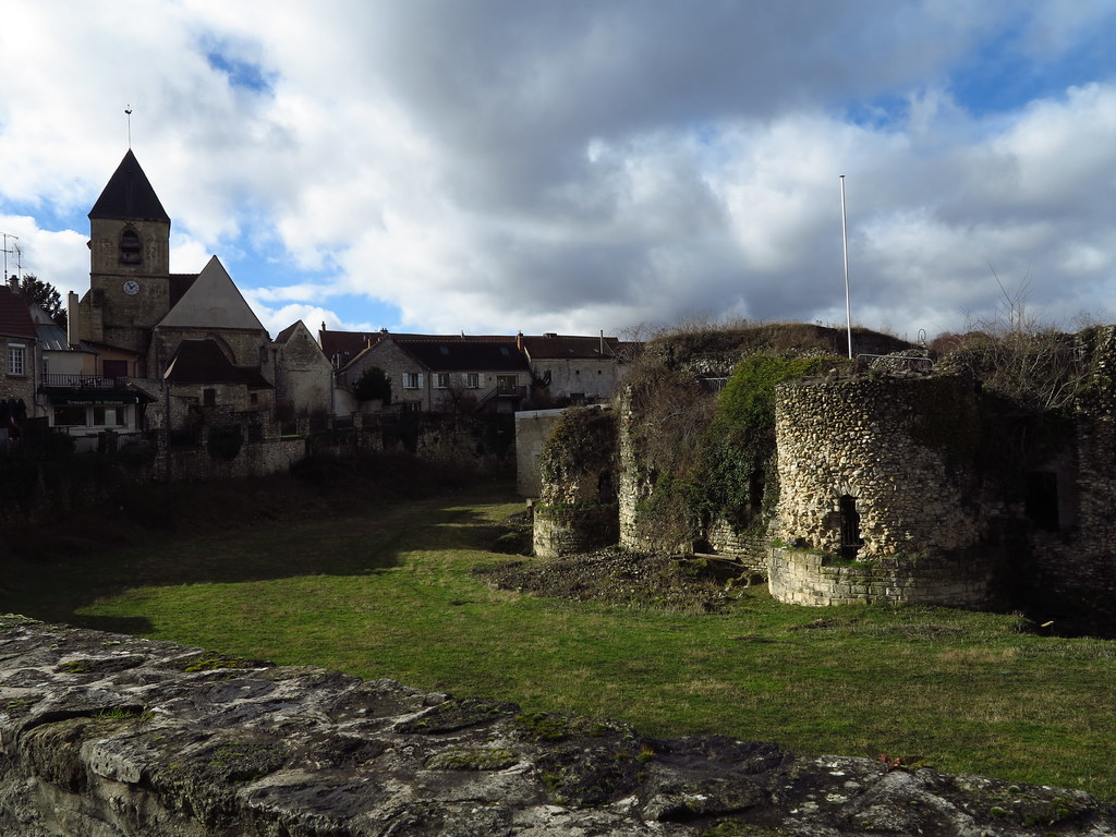 Beynes l'église et le château | Le Château de Beynes est ins… | Flickr