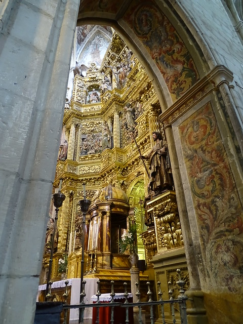 Viana capilla altar retablo mayor interior Iglesia de Santa Maria Navarra 04