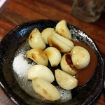 Motsuyaki, Nikomi, steak, garlic, sour, and shochu at shimonya, koenji