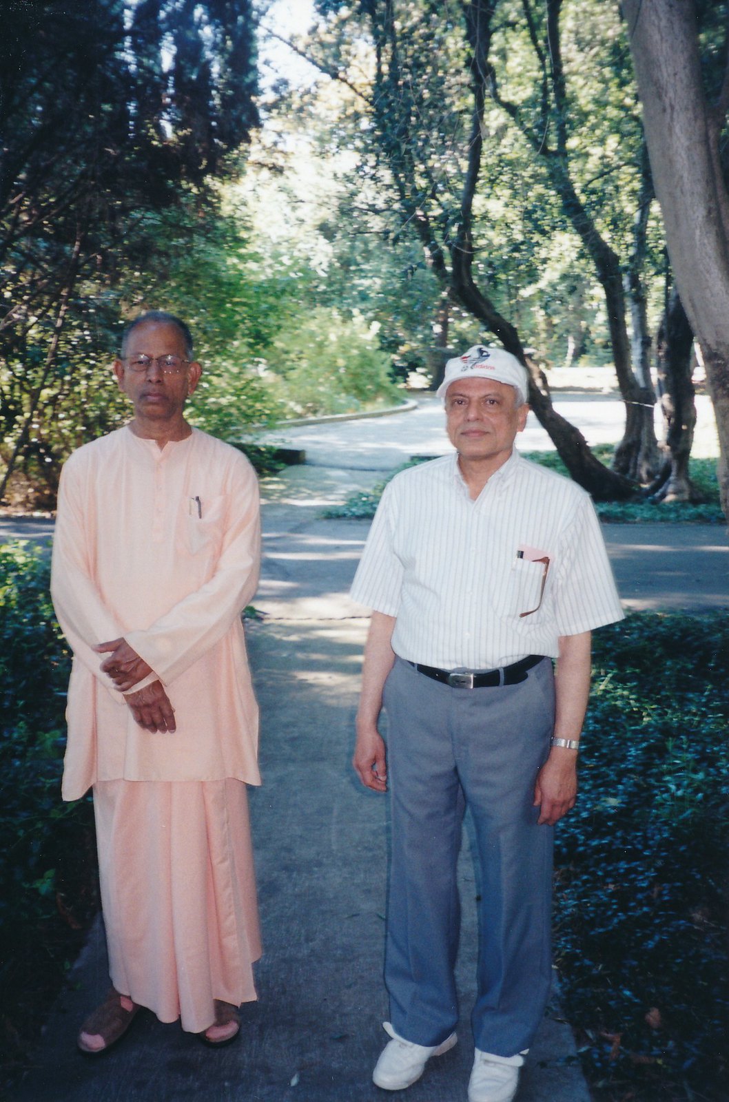Sacramento Swami Smaranananda Swami Prapannananda1