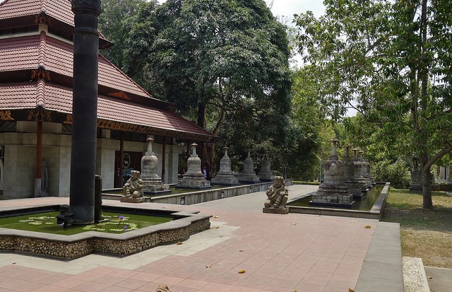 INDONESIEN, Java, Buddh. Kloster (Tempel )  nahe Tempel Candi Mendut, 17276/9802
