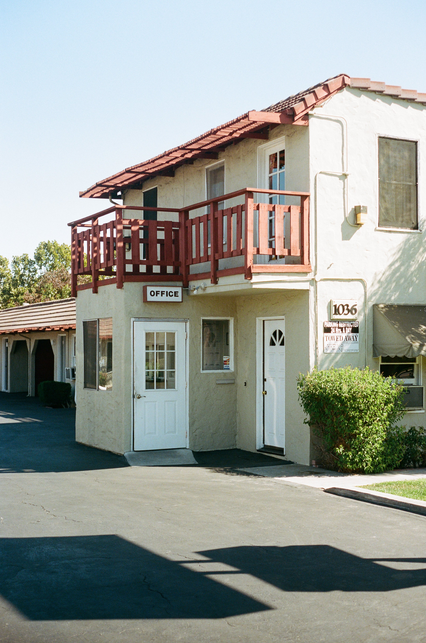 Charles Motel