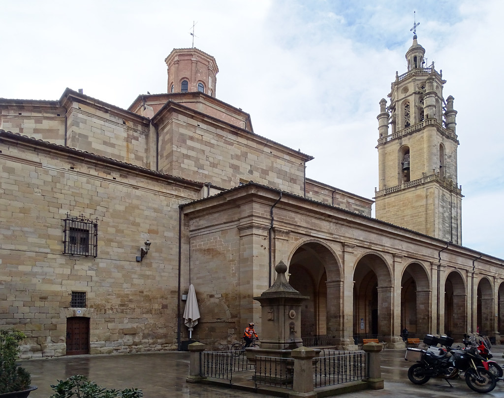 fachada exterior Iglesia de Santa Maria de villa de los Arcos Navarra 06