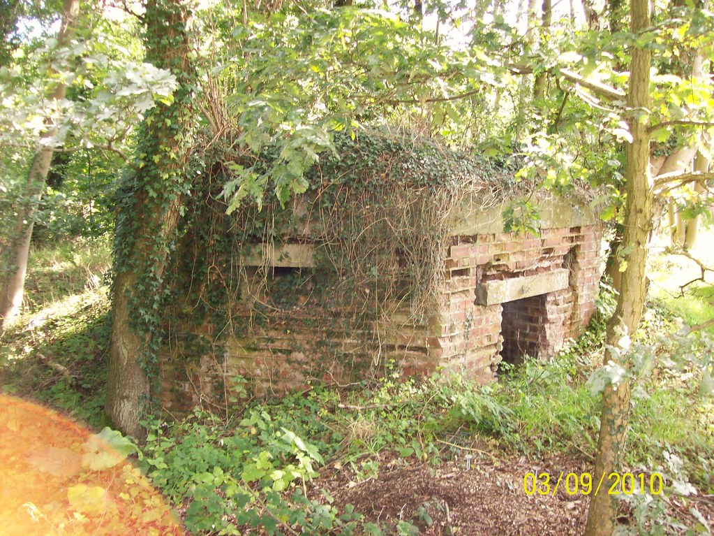 > WWII (FW3/22) Type-22 Pillbox, The Carr, Narborough [TF-7480 1380]