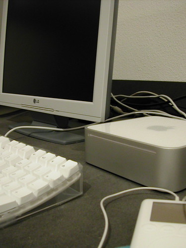 Mac Mini + iPod | by Weiko