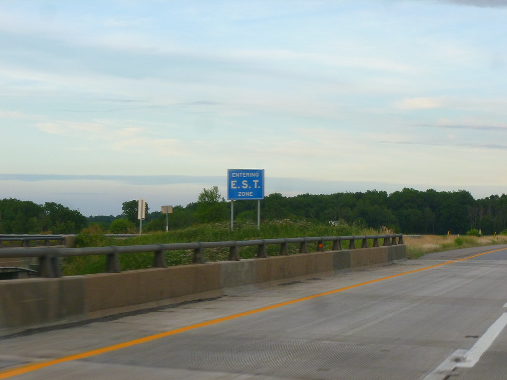 Example Est Signage Entering Eastern Standard Time Zone | I had seen this sign a… | Flickr
