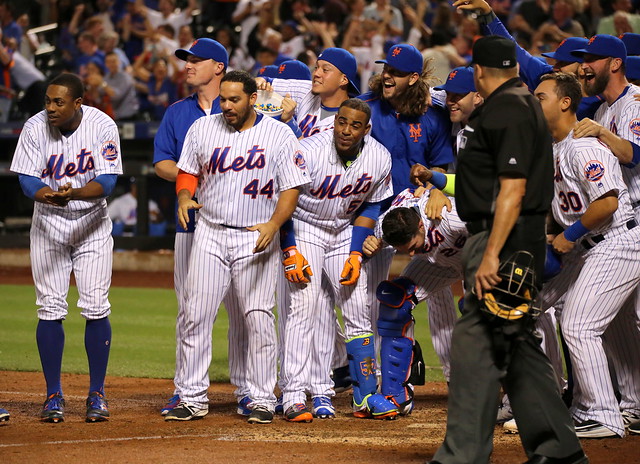 The Mets await Asdrubal Cabrera at the plate after his walk-off homer in the 11th inning.