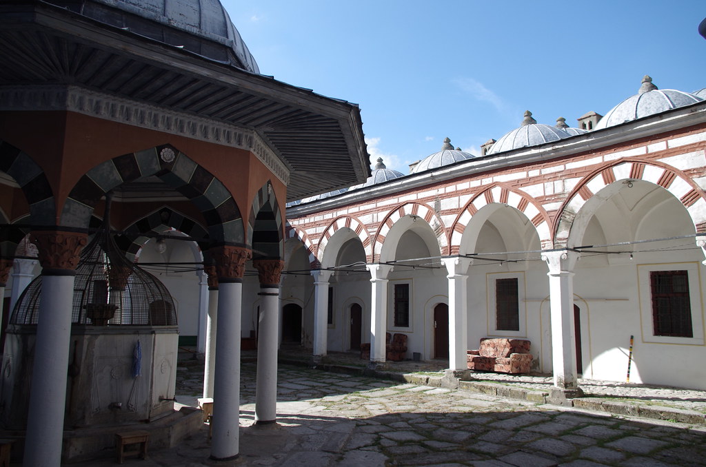 Mosquée Tombul, Shumen : la Cour intérieure