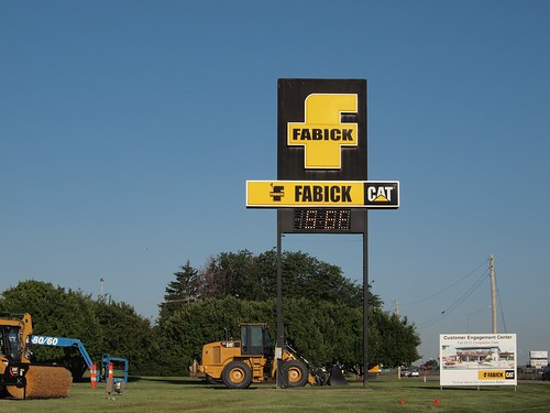 Fabick Cat Sign along I44 in Fenton, MO_P5173843 WampaOne Flickr
