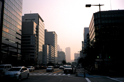 street city sunset urban film japan zeiss 35mm traffic kodak contax nagoya t2 sonnar gc400 2838 supergold400