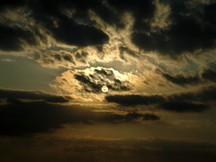 Felhők között a Nap 2