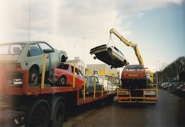 Going to the junkyard in 1996: Opel Kadett D 1982, VW Golf 1 1982, Renault 6 1977, Peugeot 305 1985, Daihatsu Charade 1984