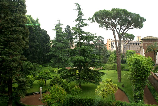 Rom, Via della Lungara, Villa Farnesina, Aussicht in den verregneten Garten (view of the garden on a rainy day)