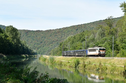 Danseuse au bord du canal by BB 67482, TER 894031 Besançon Viotte (12h32) > Belfort (13h58)
BB 25653 + RRR 04
Ligne 852 Dole - Belfort