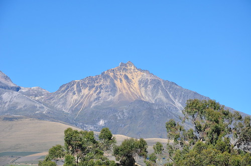 illinizasur illiniza volcano landscape chuquiragualodge avenueofthevolcanoes ecuador southamerica mountains andesmountains