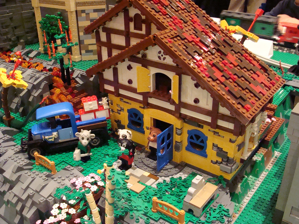 DSC08568 | Brickworld 2012 - End of the World The whole disp… | Flickr