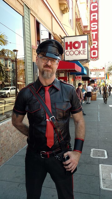HOT LEATHER MAN at Leather Walk 2016 ! ( safe photo )