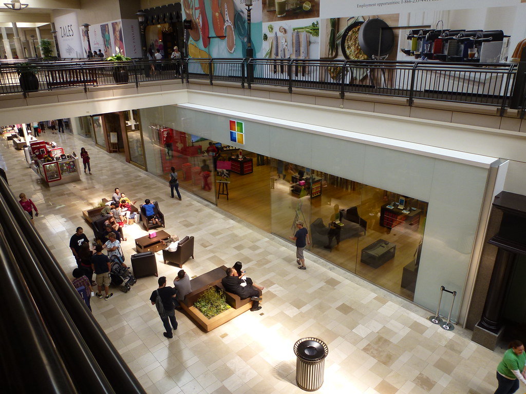 Microsoft Store in Westfield Valley Fair Mall, Santa Clara…