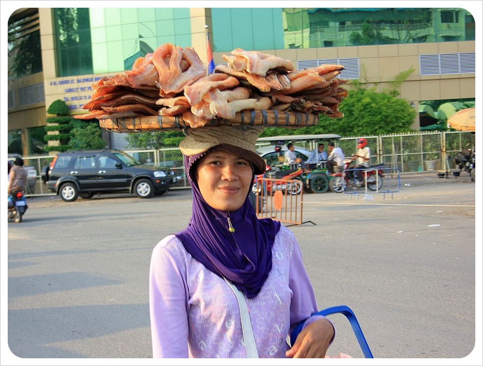 phnom penh market fish lady