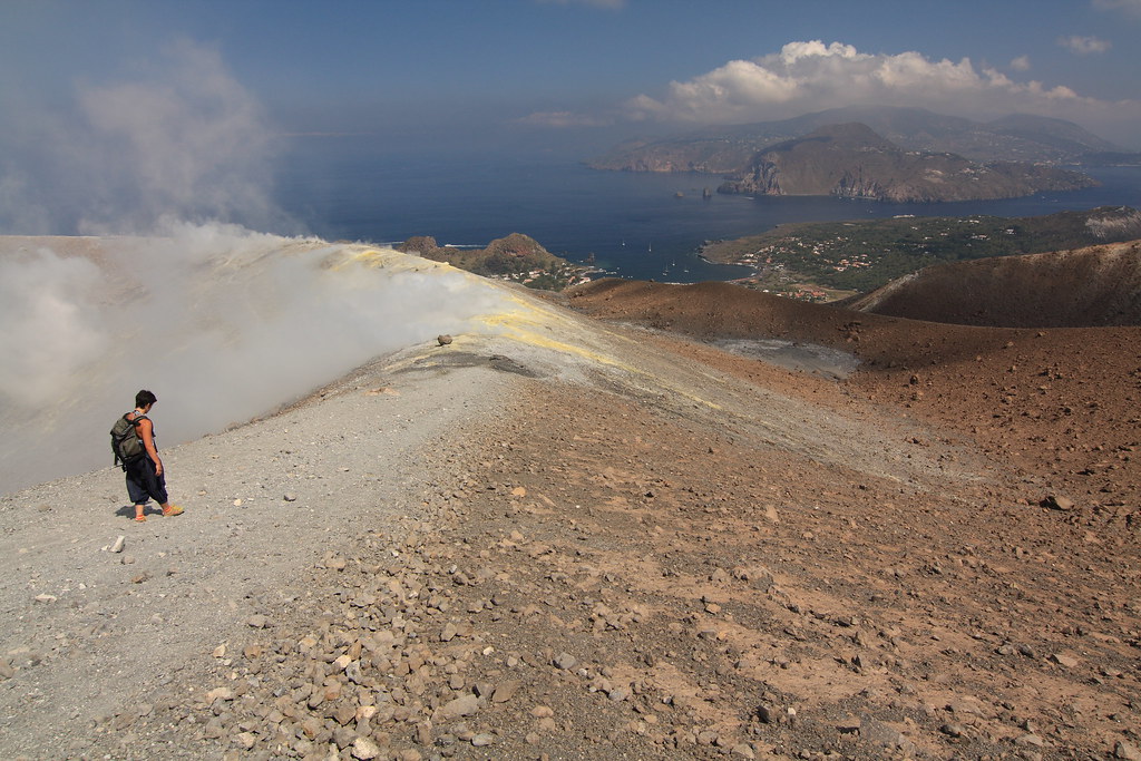Isola di Vulcano | Sul cratere ... Nuvoli di zolfo emessi da… | Flickr