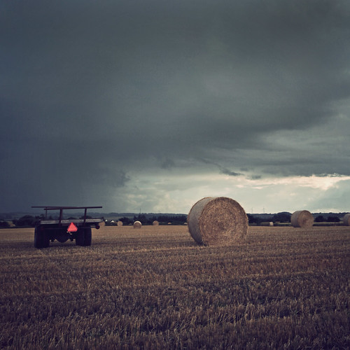 field clouds rural wagon landscape denmark scenery mark sommer hay bales danmark skyer rainclouds 2012 vogn halm salling rundballer canoneos5dmrkii