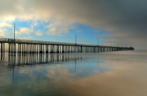 avilabeach california avilapier reflections beach pacificocean sky clouds sand water perspective pier tranquil blue longexposure