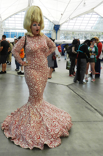 Alien Bombshell | by AlyssaRKing