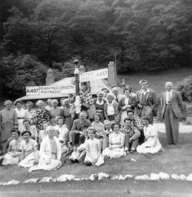 Unknown group outside the Oakley Arms Maentwrog