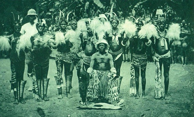Nigeria - Capo indigeno con la sua corte