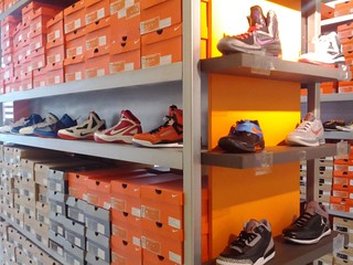 nike factory outlet alam sutera