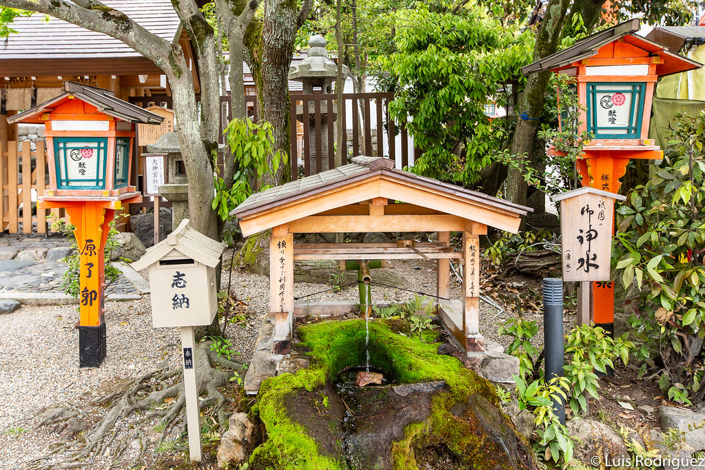 Agua de los dioses o goshin sui del santuario Yasaka
