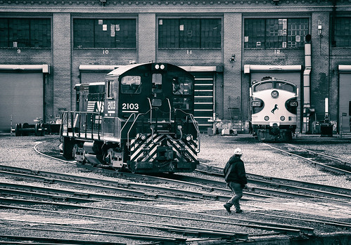 ns norfolk southern train trains juniata locomotive works altoona pa pennsylvania diesel f9 sw1001 loco emd gmd shop turntable black white