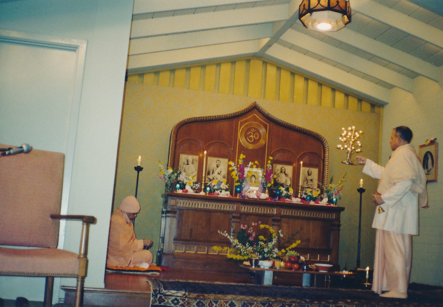 Swami Shraddhananda Swami Prapannananda Sri Chaitanya Puja