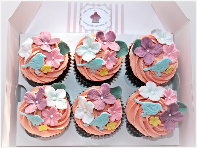 Birds & Flowers Cupcakes Gift Box