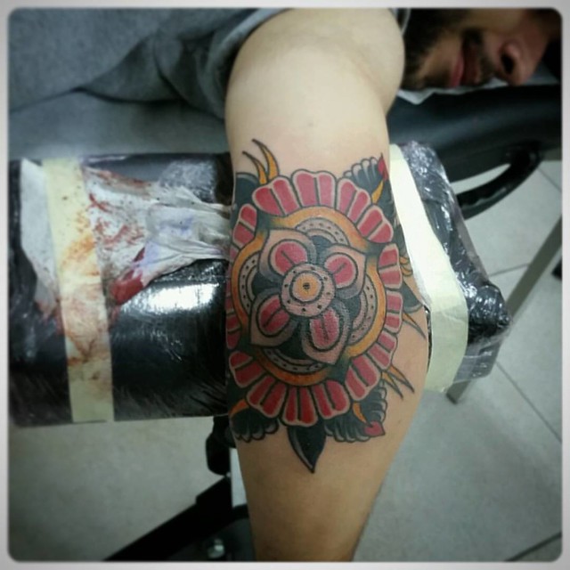 hellbow fun for mr francisco @gonefishing_tattoo swollen and proud :) obrigado pessoal ate breve