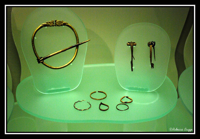 Brooches and rings (Explored)