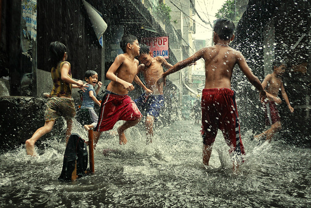 Tondo, Manila - We are still having fun in the Monsoon flood :-)