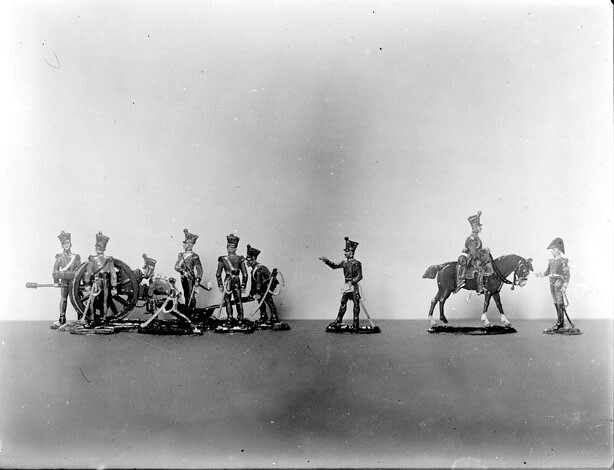 Figurines de soldats de plomb en uniforme du 1er Empire, Napoléon 1er représenté sur son cheval