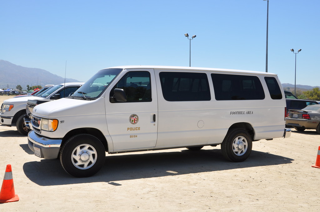 LOS ANGELES POLICE DEPARTMENT (LAPD) - FORD CLUB WAGON VAN