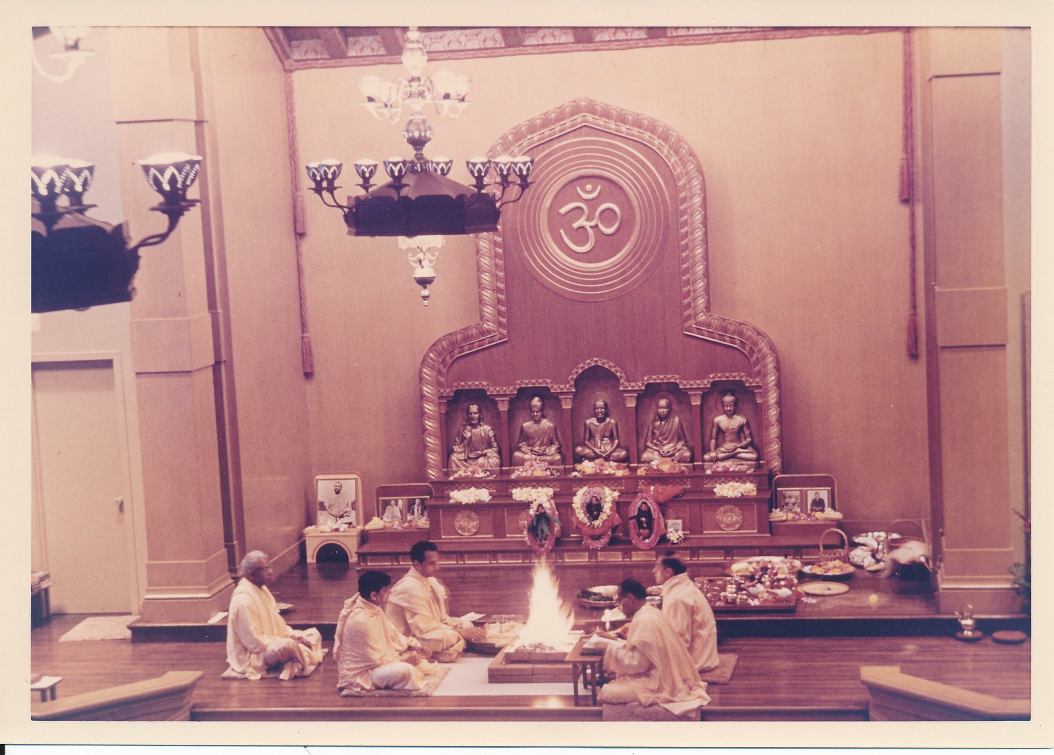 SF Swami Ashokananda Swami Aseshananda Vandana Swami Shraddhananda Swami Shantaswarupananda S Fnew Temple 2