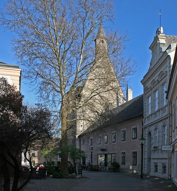 Die Brühler Straße und die Spitalskirche in Mödling