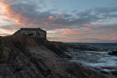 Abandoned bunker by Arild Vågen, Abandoned bunker in Stockholm archipelagoabandoned bunker sunset rocks shores outdoors sea water st