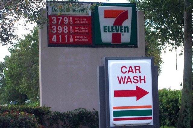 7-Eleven signs