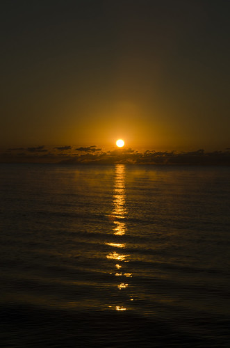 rondeauprovinicalpark rondeau park ontario nikon nikkor 1870 sunrise sun lakeerie lake mist water morning cloud horizon