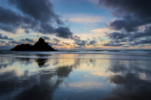 blue sunset sea newzealand colour beach clouds reflections blacksand nikon wideangle auckland northisland westcoast karekare leefilters 1024mm d7000 lee06gndhard lee12gndsoft availableingettyimages